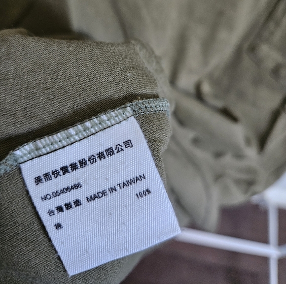 4/ $20 Military Green Chest Pocket short Sleeve T Shirt - Picture 3 of 3